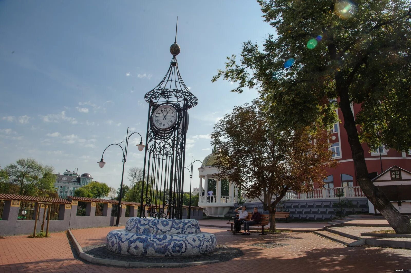 Г рязань часы. Уличные часы. Городские часы. Часы городские уличные. Конструкция для уличные часы.