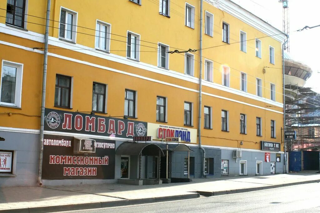 Октябрьский проспект 66 киров. Октябрьский проспект красное белое. Аптека апрель на кирова. Октябрьский проспект 66 киров. Киров октябрьский 66 аптека.