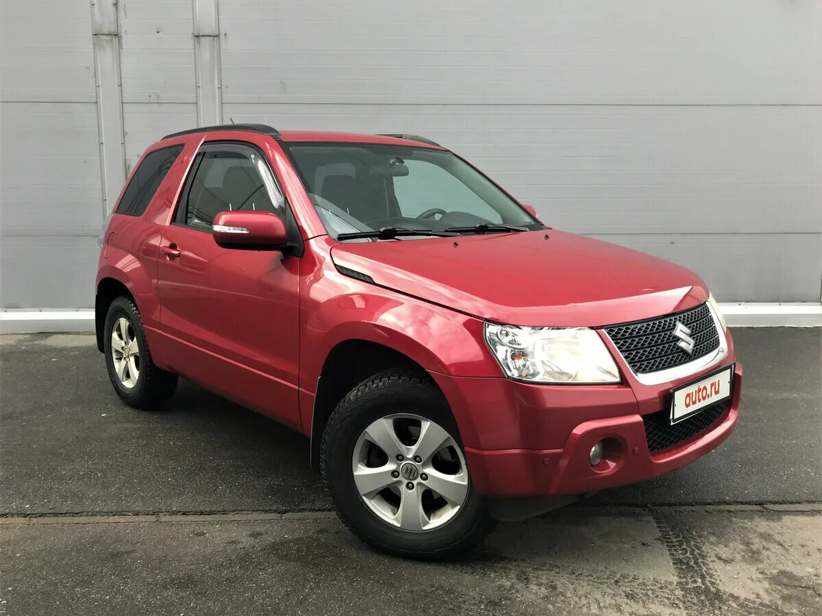 Машины сузуки с пробегом. Suzuki Grand Vitara 2005 красный. Гранд Витара 3 дверная 2007. Витара 2007 красная. Машина Сузуки Гранд Витара 2010 красный.