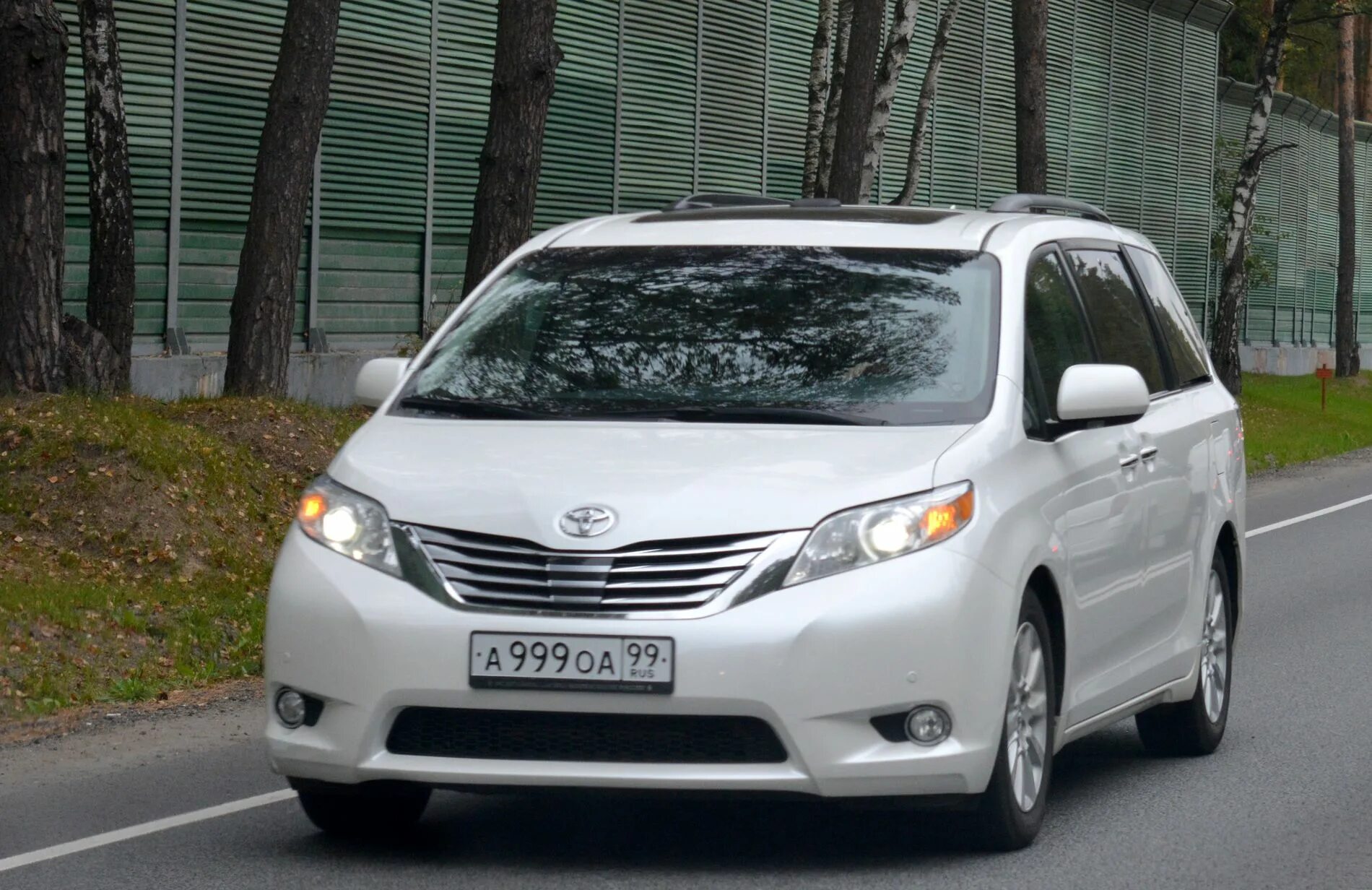 Куплю бу тойота перми. Toyota Sienna 1999. Toyota Sienna 1995. Toyota Sienna 2005 recalls. Тойота Sienna 2002.