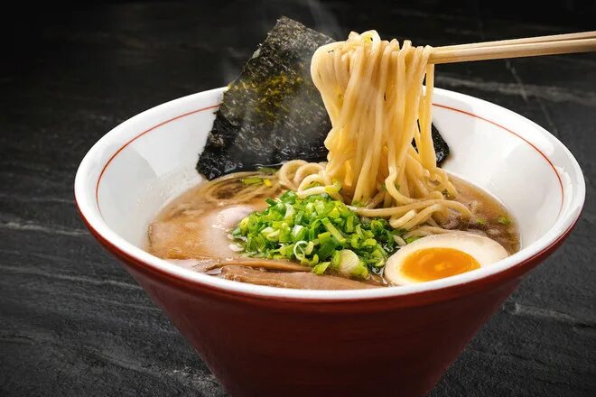 Рамен изакая бар. Рамен Izakaya. Рамен с лососем. Чан рамен блюдо. Рамён  긴 라면.