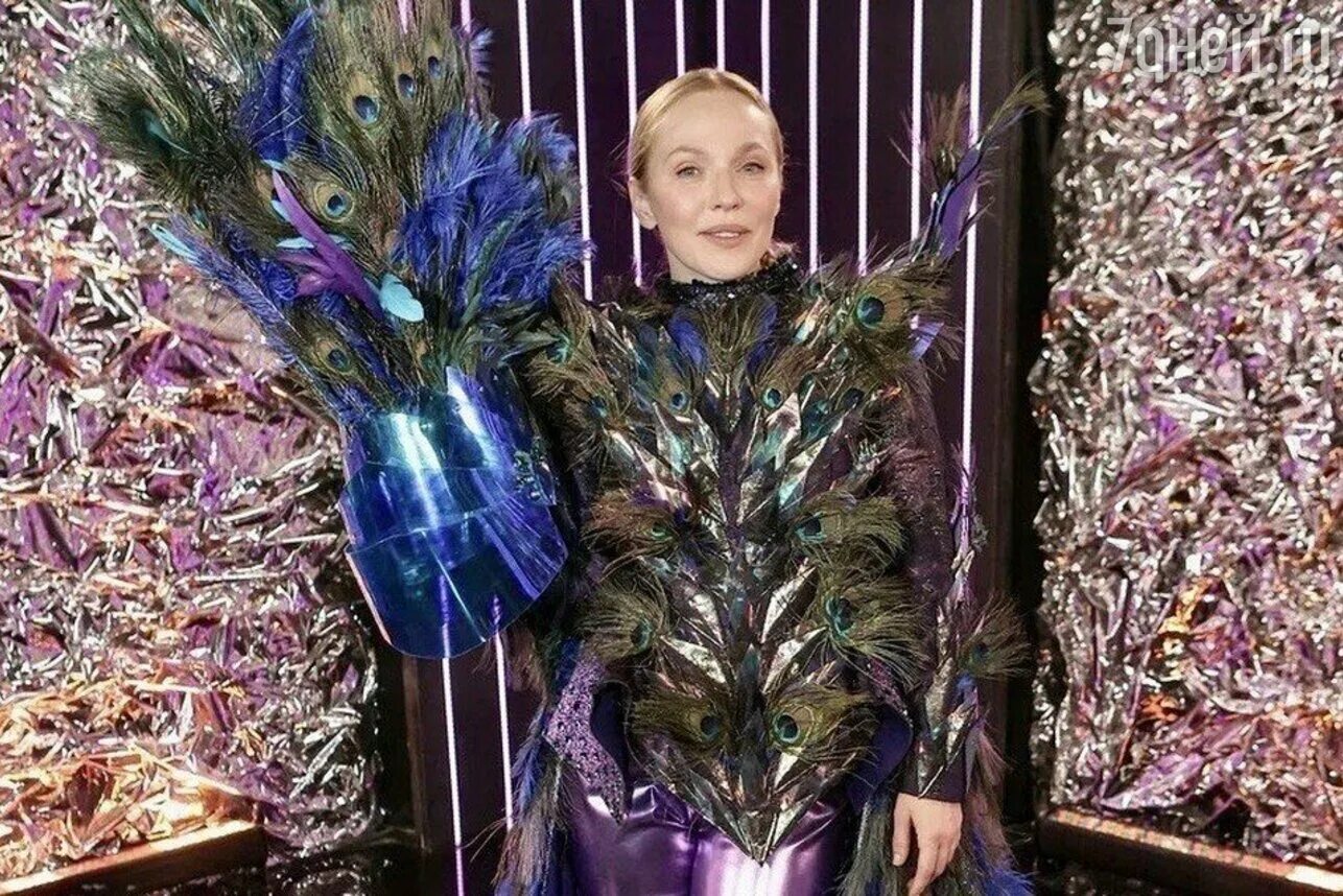 костюм павлина шоу маска. шоу маска 3 сезон павлин. маскед сингер павлин. шоу маска 3 сезон на нтв. альбина джанабаева 2022.