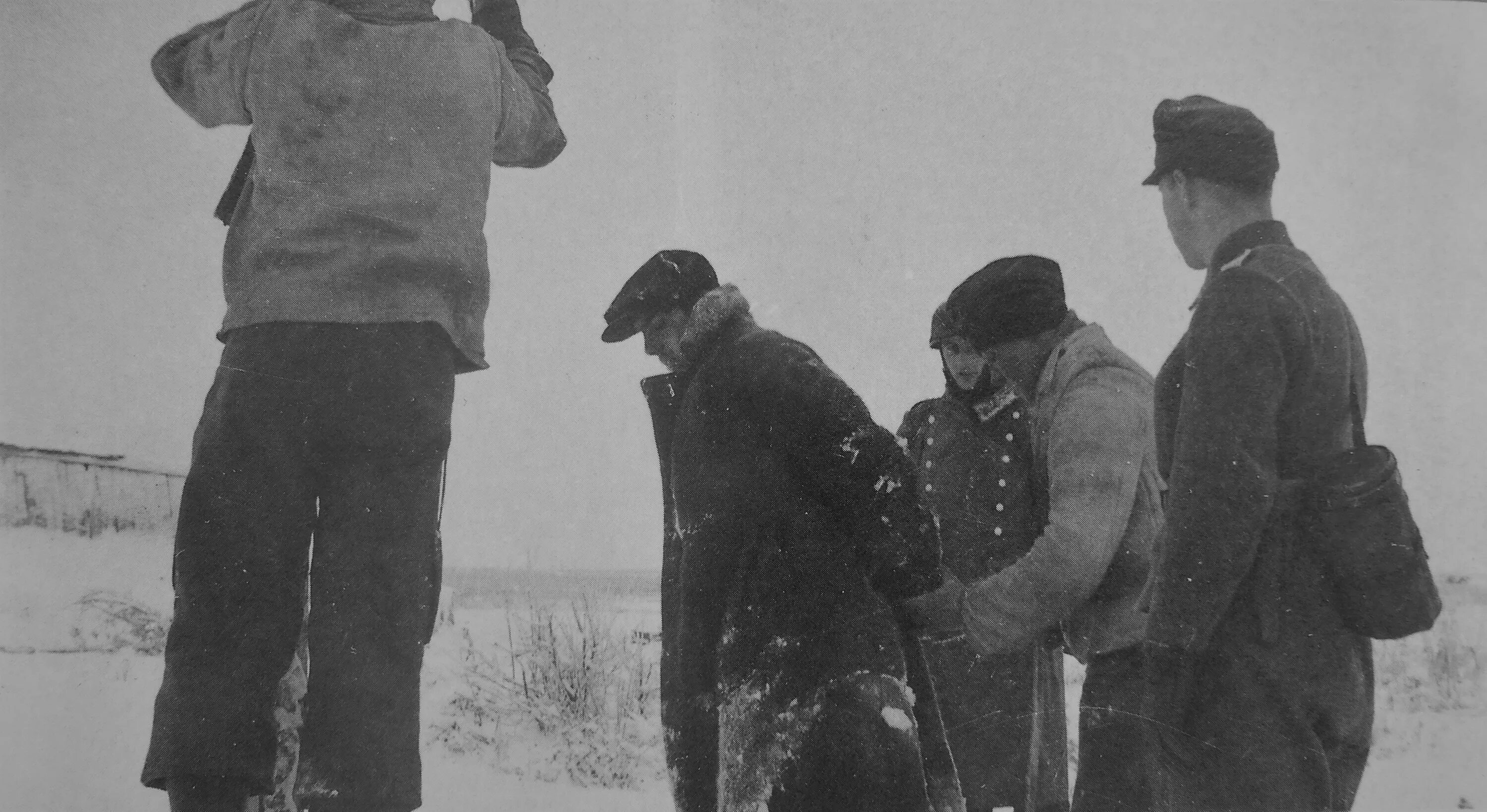 Предательство вов. Повешенные Партизаны Сычевка 1941. Казни советских Партизан. Партизаны повешенные немцами. Повешенные партизанами немецкие солдаты.