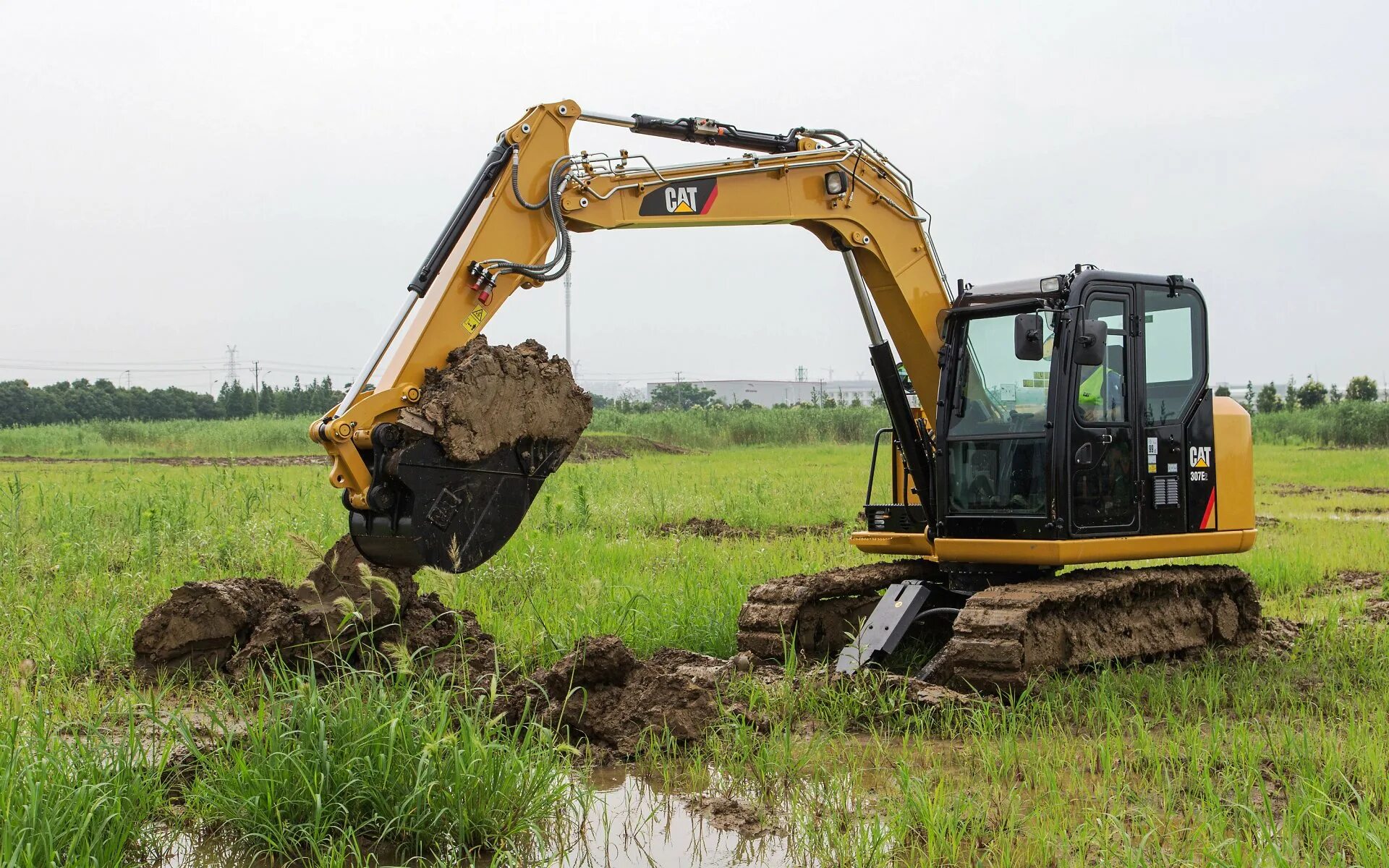 Экскаватор Caterpillar, 307.5. Катерпиллер 307. Гусеничный мини экскаватор Катерпиллер. Мини экскаватор Cat 307. Аренда экскаватора ekspark