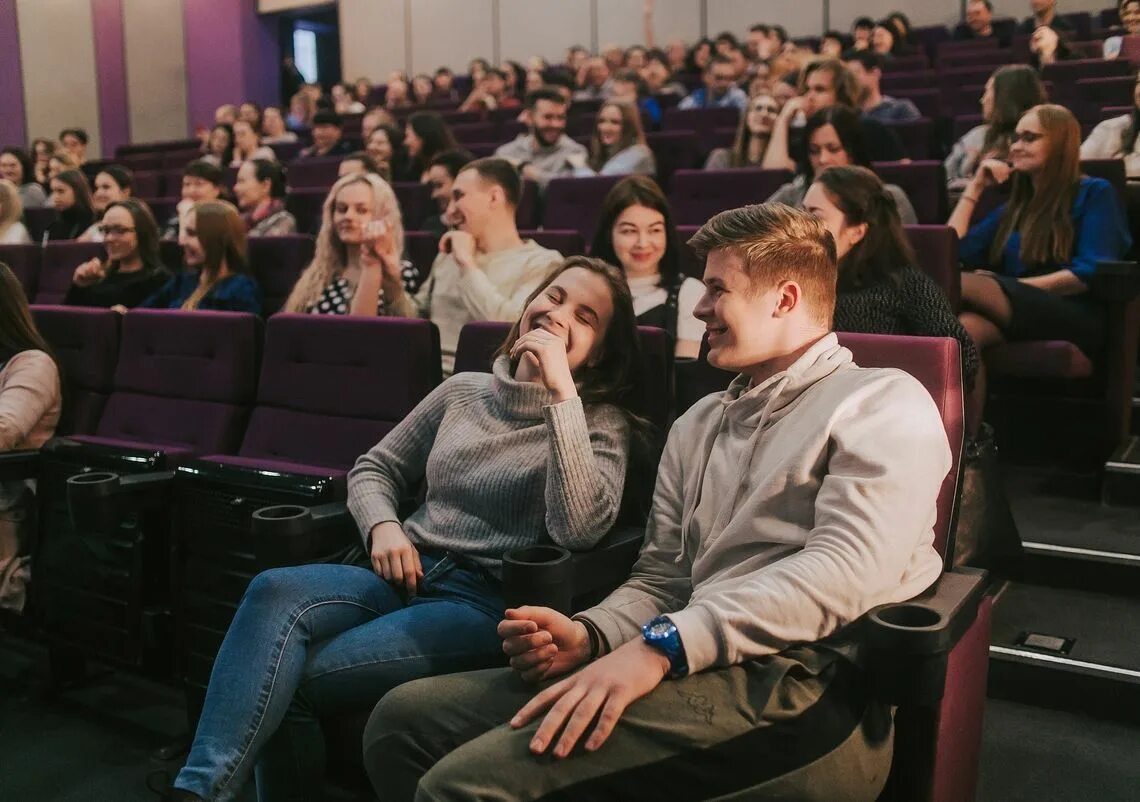 Кинодом расписание сеансов. Кинотеатр Глобус Новокузнецк. Кинотеатр Глобус залы. Глобус кинотеатр Екатеринбург.