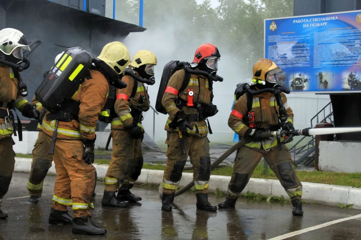 Газодымозащитная служба мчс россии. ГДЗС МЧС. Звено ГДЗС. Звено ГДСМ. Звено ГДЗС на пожаре.