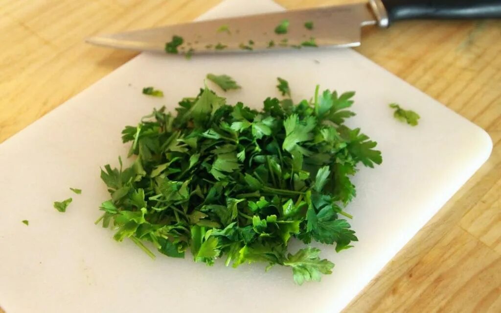 Овощная нарезка. Укроп петрушка кинза. Нарезанная петрушка. Набор для окрошки (редис красный, лук зеленый, укроп) 200гр зеленый сад. Микрозелень эстрагон.