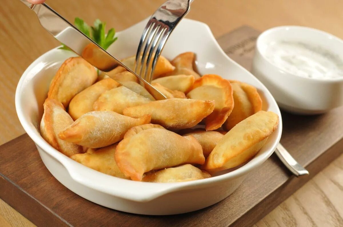 пирожки в перми посикунчики. пирожки посикунчики. пермские пирожки посикунчики. жареные пирожки посикунчики. уральские посикунчики рецепт.