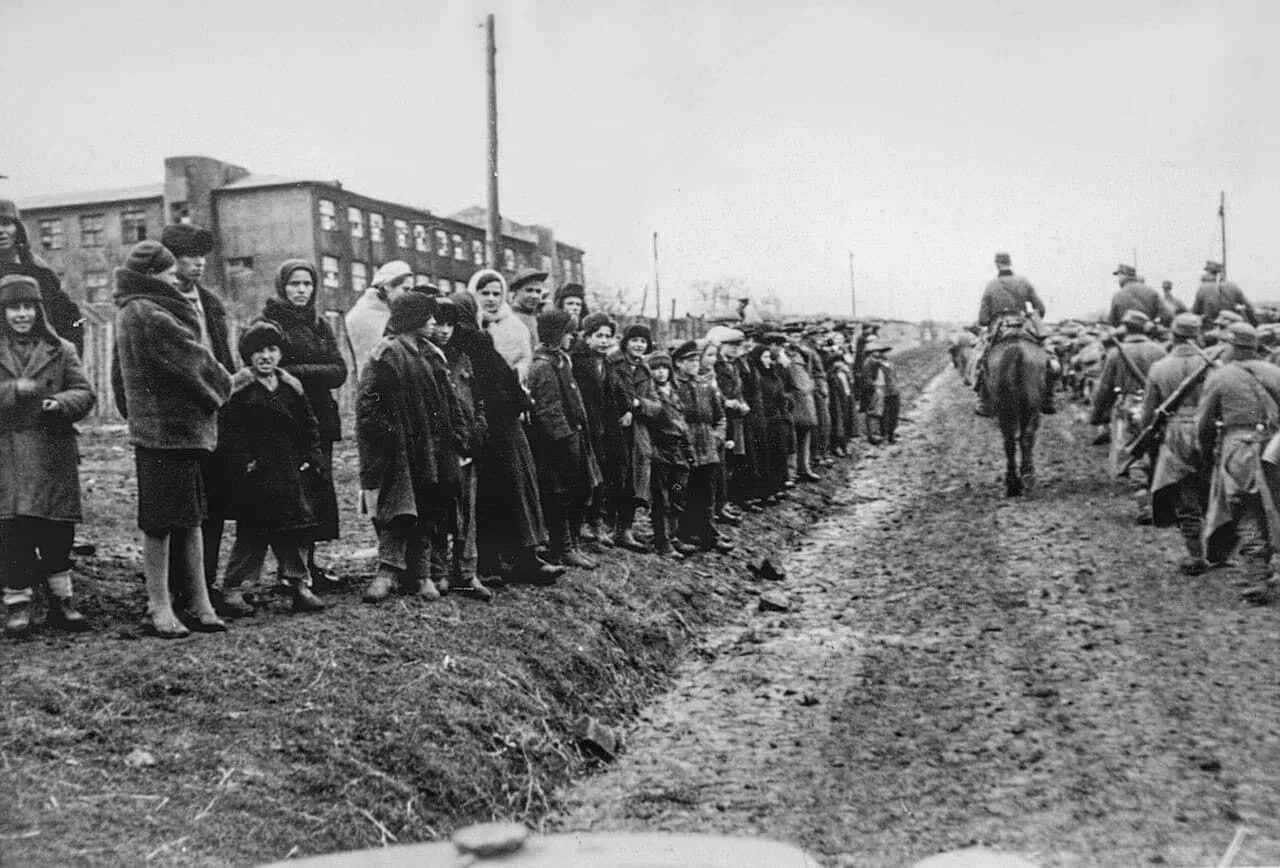 Немецкий оккупационный режим на территории ссср. Донецк (Сталино) в годы оккупации (1941-1943). Донбасс в годы оккупации 1941 -1943 гг. Оккупация Донбасса 1941 Донецк. Сталино (Донецк) 1941 год.