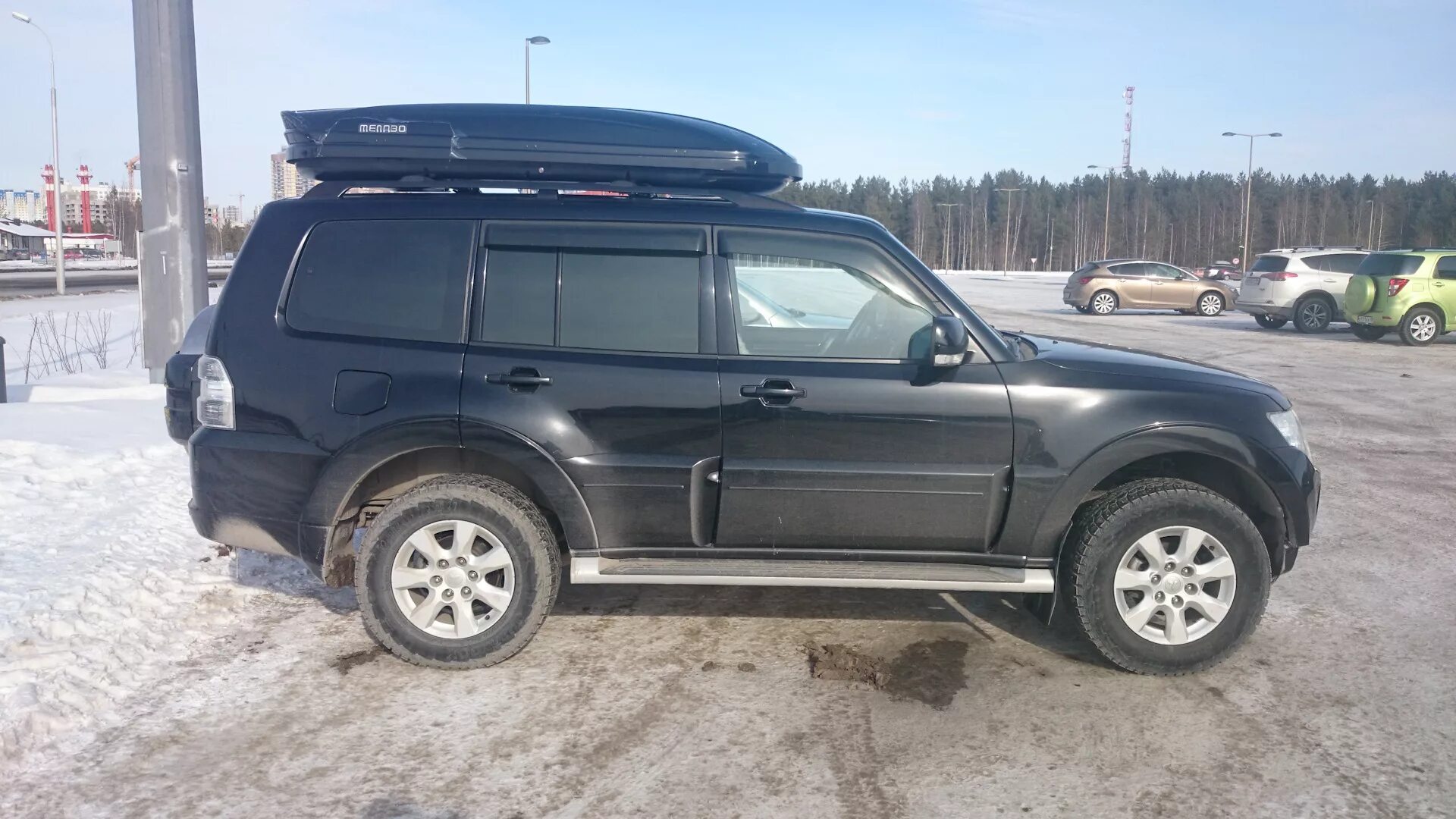 Бокс на Паджеро 4. Автобокс на Pajero 4. Багажник на крышу Митсубиси Паджеро 4. Паджеро 4 с автобоксом. Автобокс 4