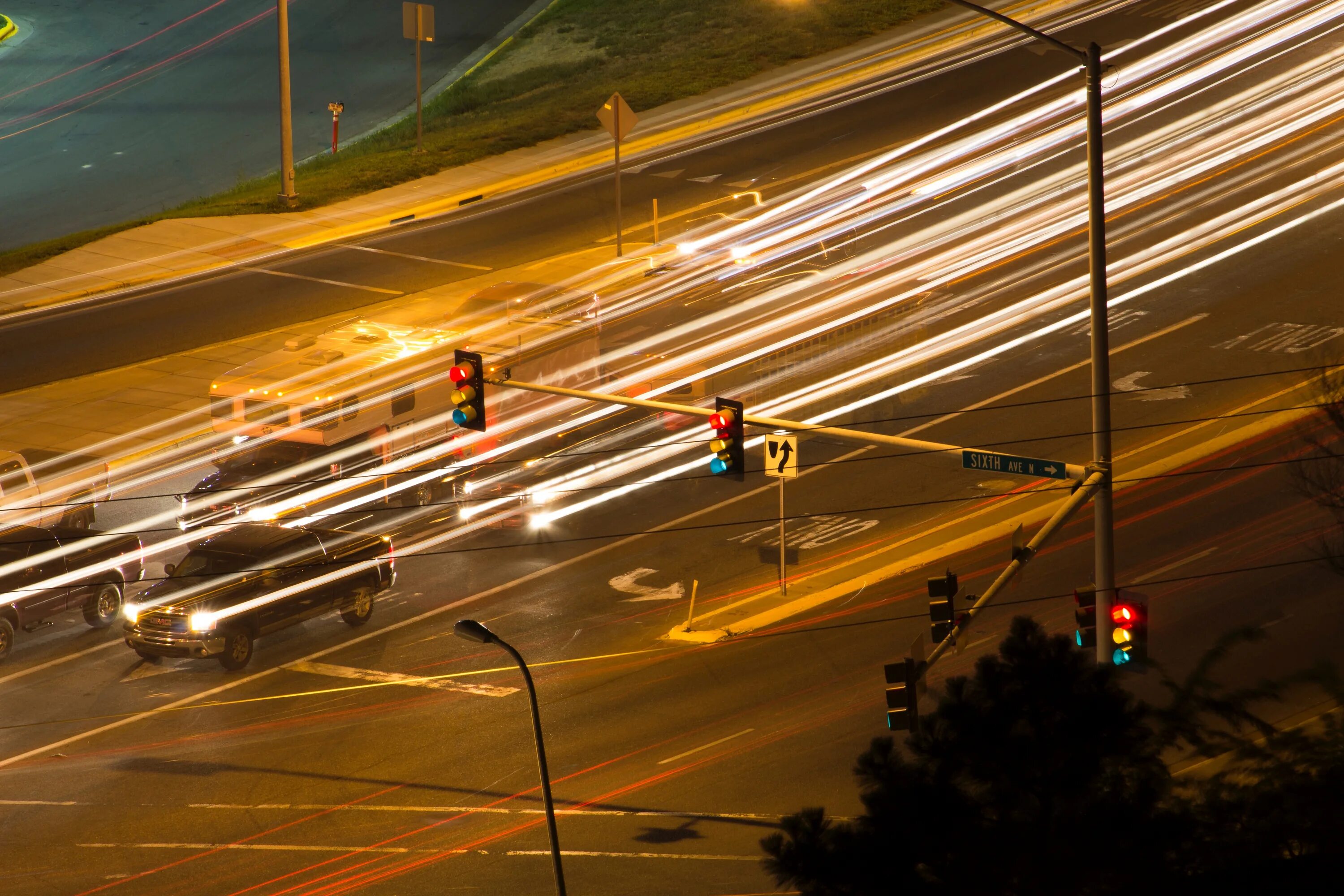 Автострада. Длинная выдержка дорога. Ночная дорога. Light transport. Ночной город дорога.