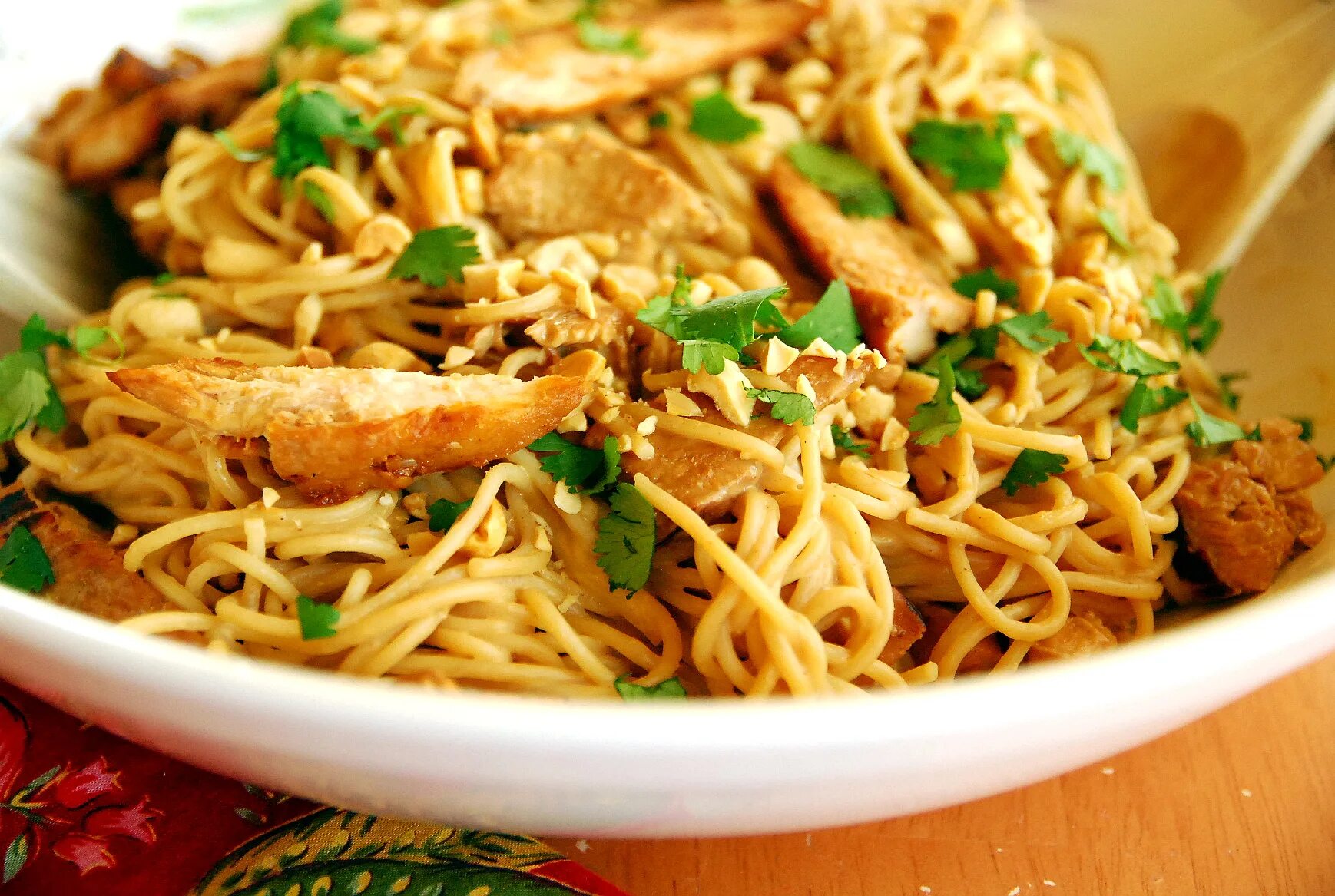 Лапша chicken. Chicken Noodle. Лапша под соусом Чжэцзян. Fried Noodles. Noodles with Chicken.