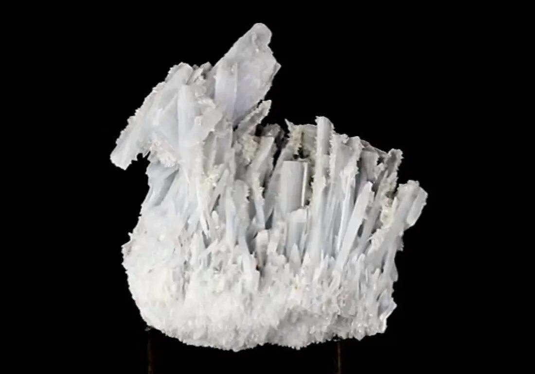 Что такое ангидрит. Ангидрит минерал. anhydrite (angelite). ангидрит минерал фото. ангелит камень фото.