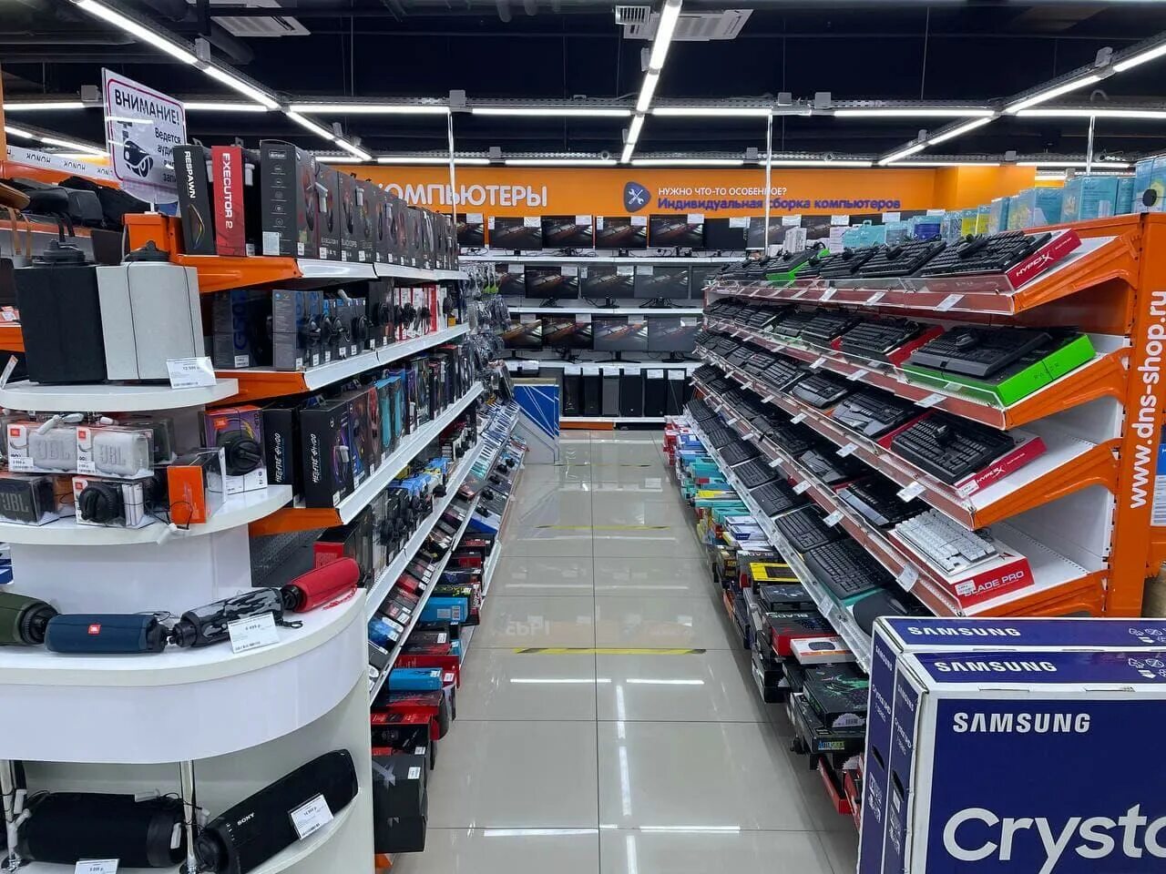 Mosmo электроники в санкт петербурге. магазин днс телефоны. днс москва. дсн магазин электроники санкт петербург. магазин днс сотрудники.