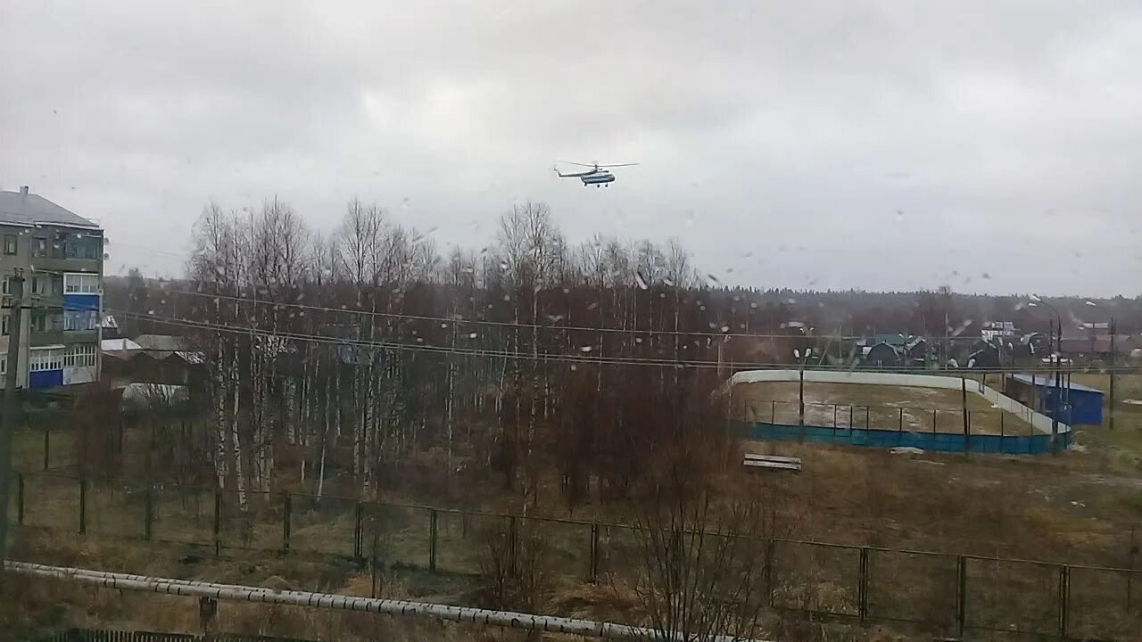 Аэропорт Новокузнецк вертолёт. Захват вертолета. В Новокузнецком аэропорту вертолет. Вертолет на стадионе Вымпел.