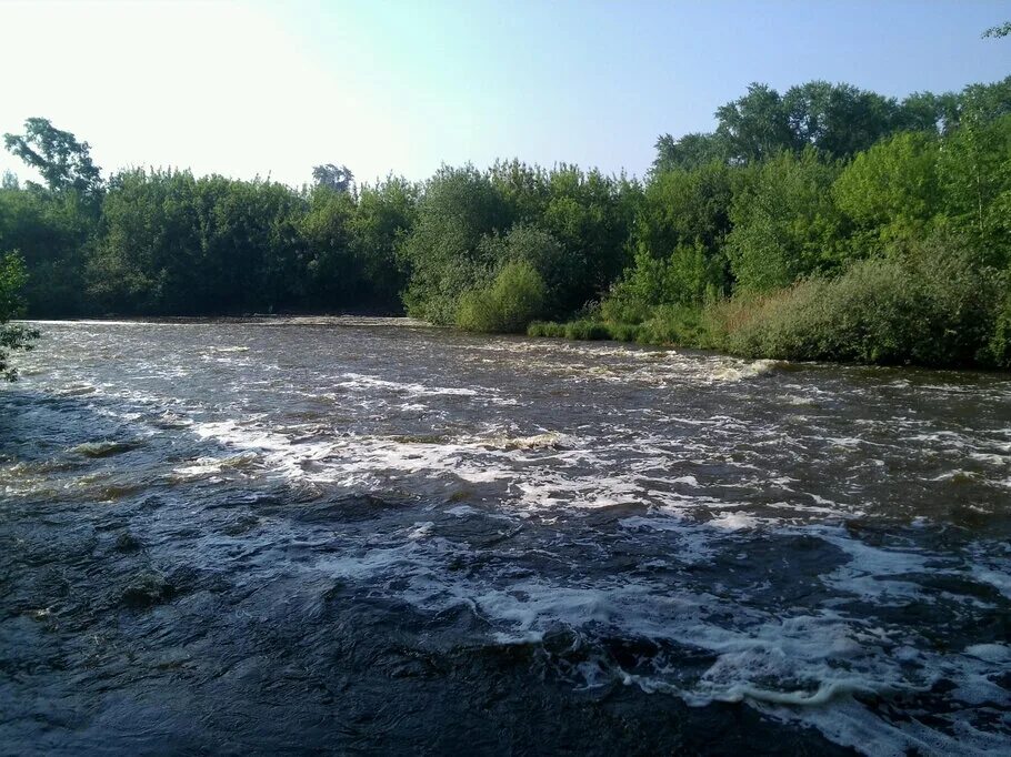 Бережок реки. Речка Буюклянка. На речке. Быстрая река. Река Понорь.