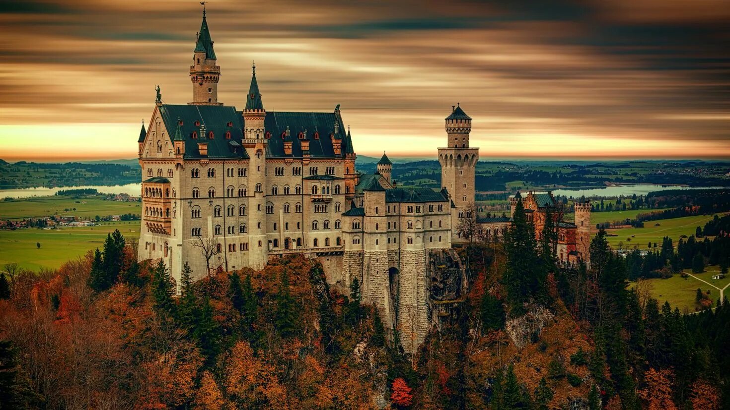 Обои на стол замки. Замок Нойшванштайн. Королевский замок Нойшванштайн (Бавария). 15. Замок Нойшванштайн (Бавария, Германия). Замок Нойшванштайн осень.
