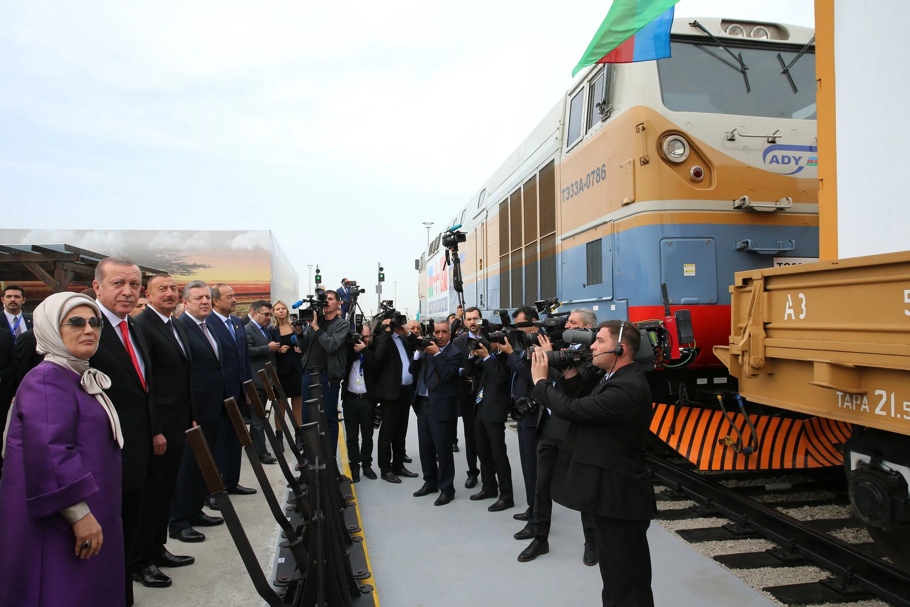 Пускают в азербайджан. Железная дорога Баку - Тбилиси - карс. Магистрали Баку Тбилиси карс БТК. Баку карс железная дорога. Поезд Баку Тбилиси карс.