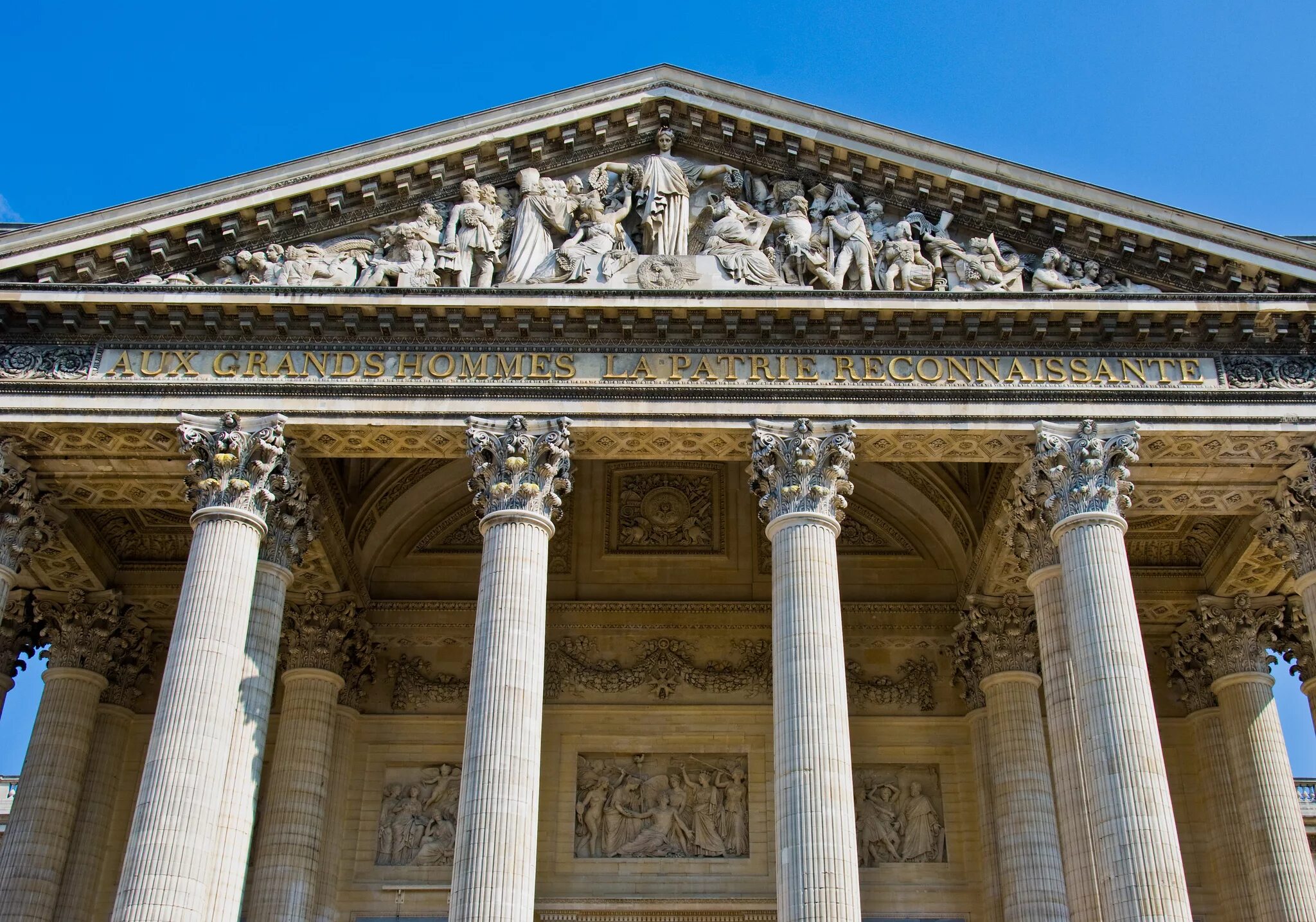 В стиле классицизма построены. Пантеон в Париже классицизм. Пантеон в Париже портик. Пантеон в Париже архитектурный стиль. Пантеон в Париже фасад.