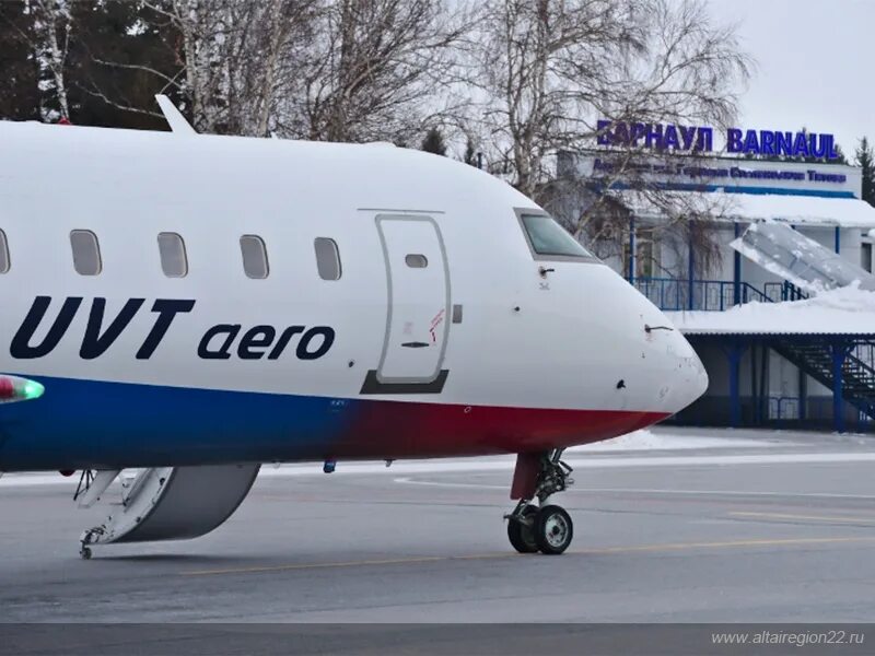 Самолет барнаул казань. Uvt aero самолеты. crj-200 ювт. crj 200 uvt aero. ювт аэро казань.