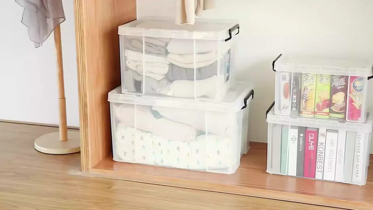 Хранение вещей в боксах. Система хранения storagebox пластик 390 л. Пластиковый ящик ikea. Прозрачные ящики для хранения. Прозрачные коробки для хранения.