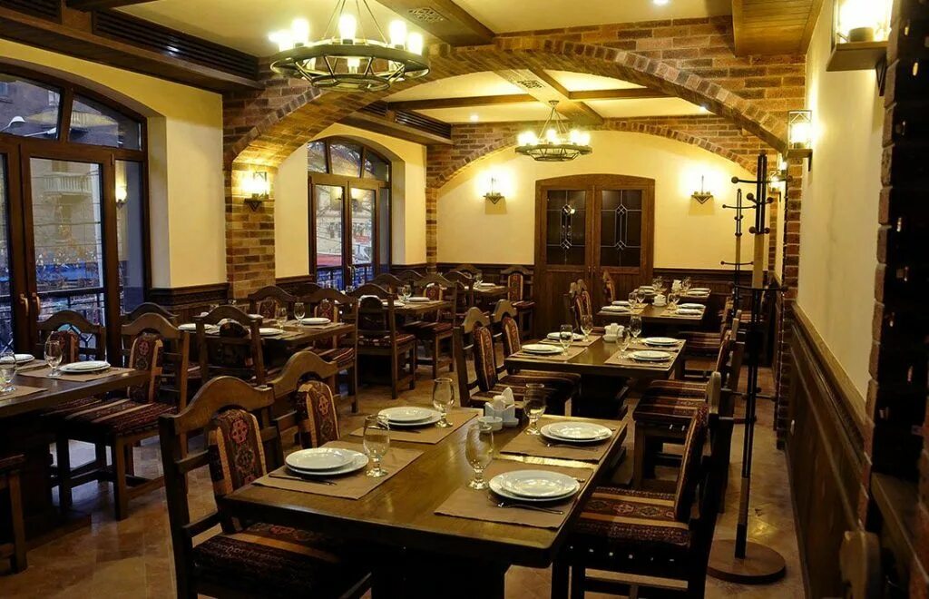 Терян ереван. Ереван таверна ресторан в Ереване. Ереван Пандок Риверсайд. Таверна Риверсайд Ереван. Ереван Пандок ресторан в Ереване.