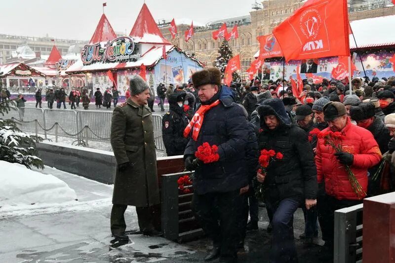 День год смерти ленина. КПРФ возложение цветов. Ленин КПРФ. КПРФ Ленин 2022. КПРФ будущее.