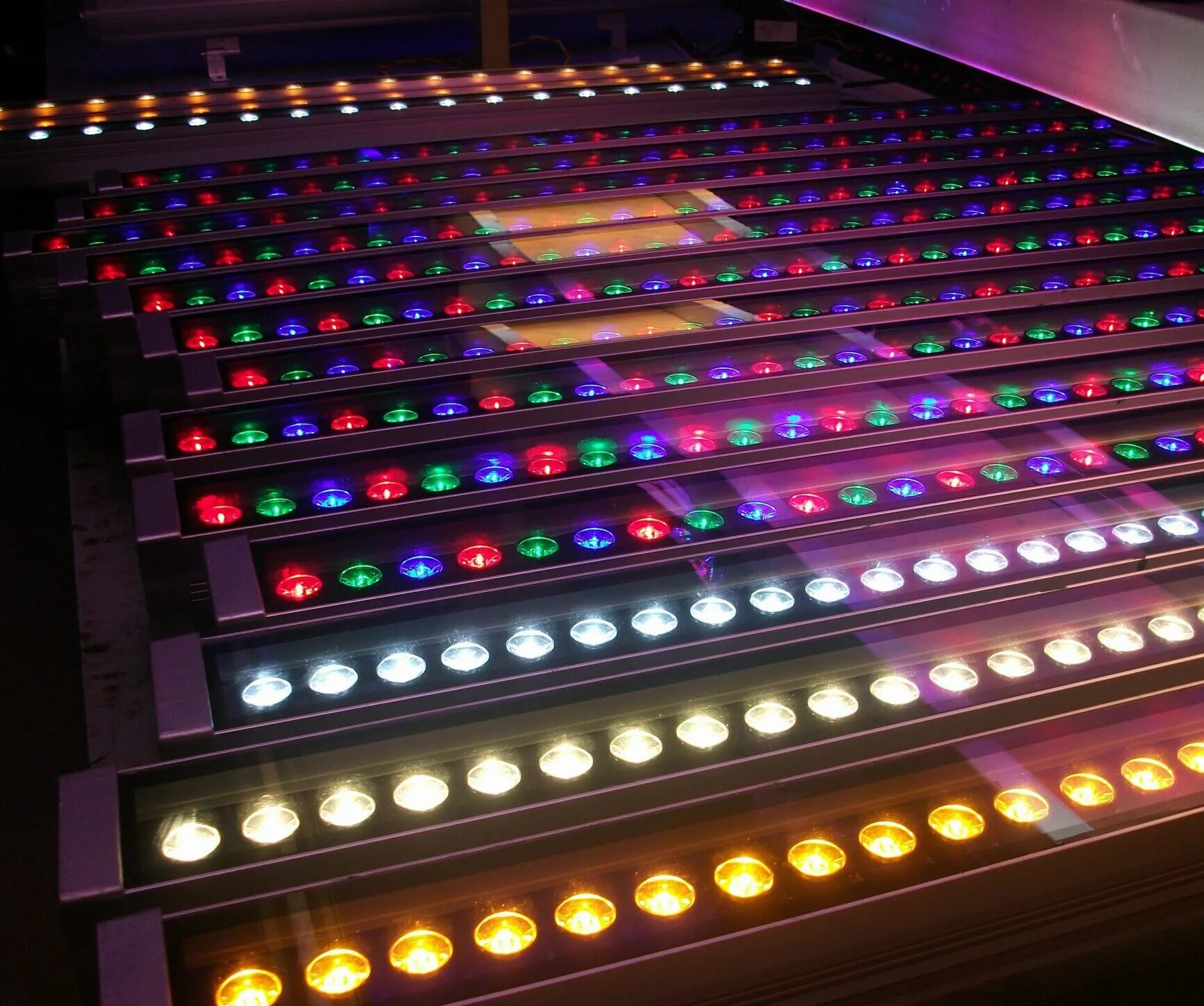 Светодиодный светильник rgb led. Прожектор rgb dmx 72вт. прожектор rgb dmx 72вт 36ламп. led bar, (10 ламп rgb по 18 вт). светодиодный сценический светильник rgb 130w.