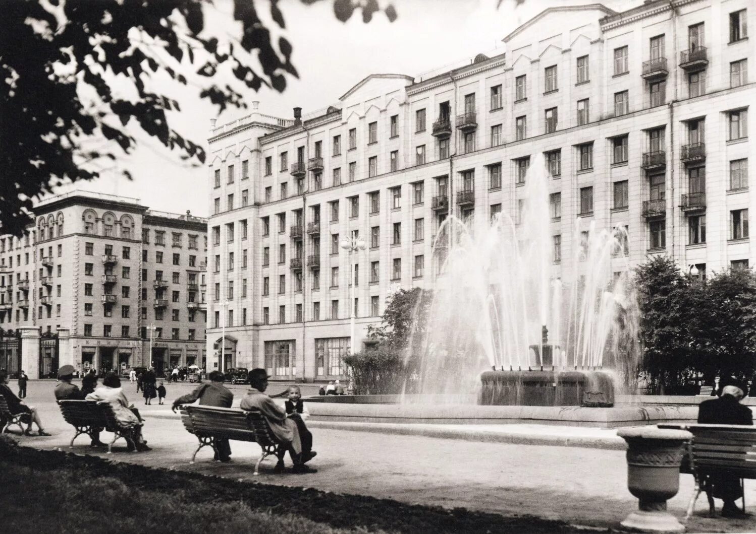 16 40 по москве. Старая Москва Наума Грановского. Советская площадь Москва. Фото Грановского Москва Наума. Москва в фотографиях Наума Грановского 20е годы.