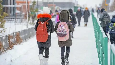 11 января дети идут в школу