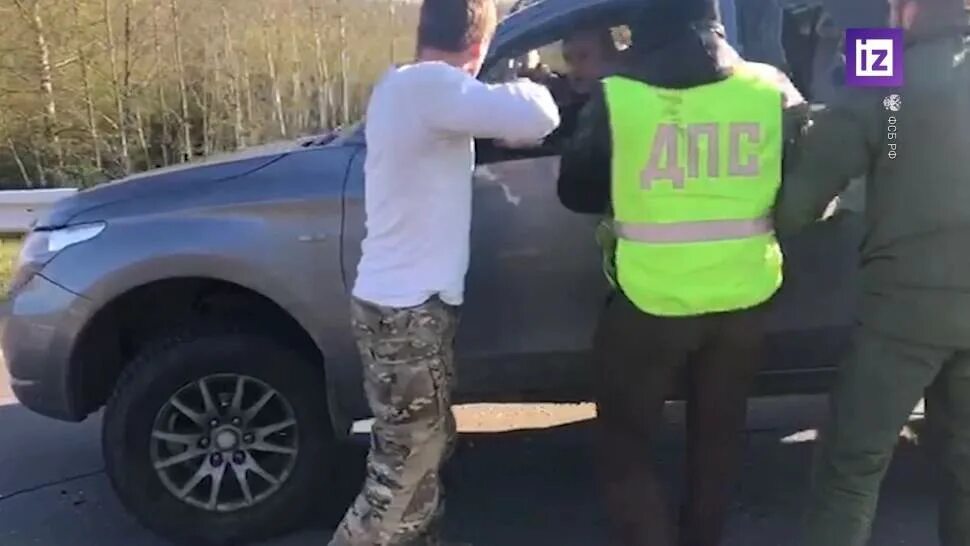 Задержан курьер фсб. Задержание крупной партии. Задержали преступника в перевозе. Задержание наркоторговки. Задержание иностранца.