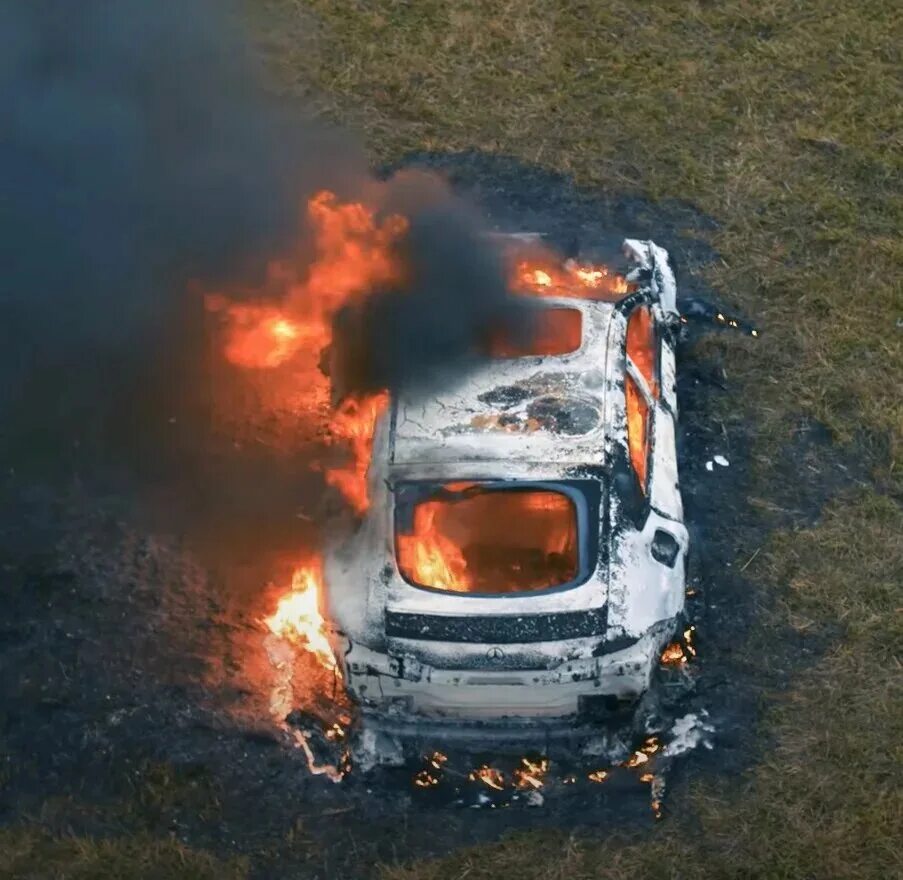 Литвин сжёг мерседес. Литвин сжег машину. Литвин мерседес. Литвин поджег машину мерседес. Литвин сжег машину.
