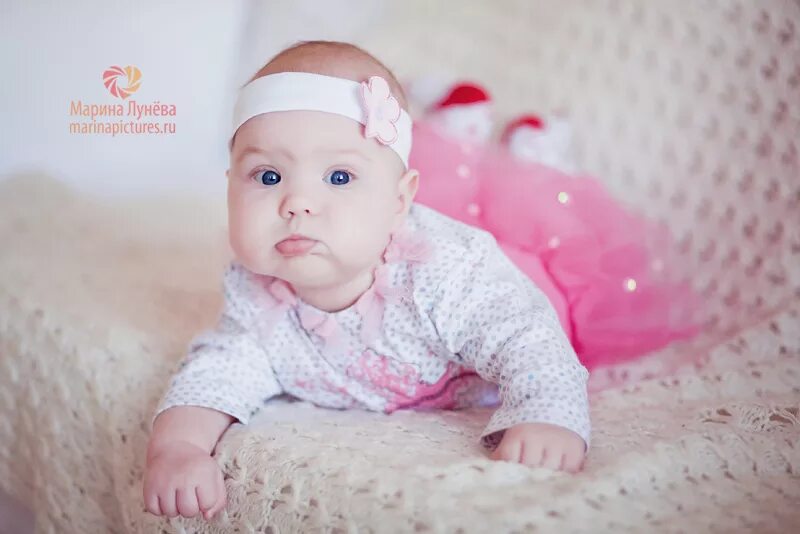Идеи для фото малышей по месяцам Фотография младенцев, Фоторафии новорожденных, 
