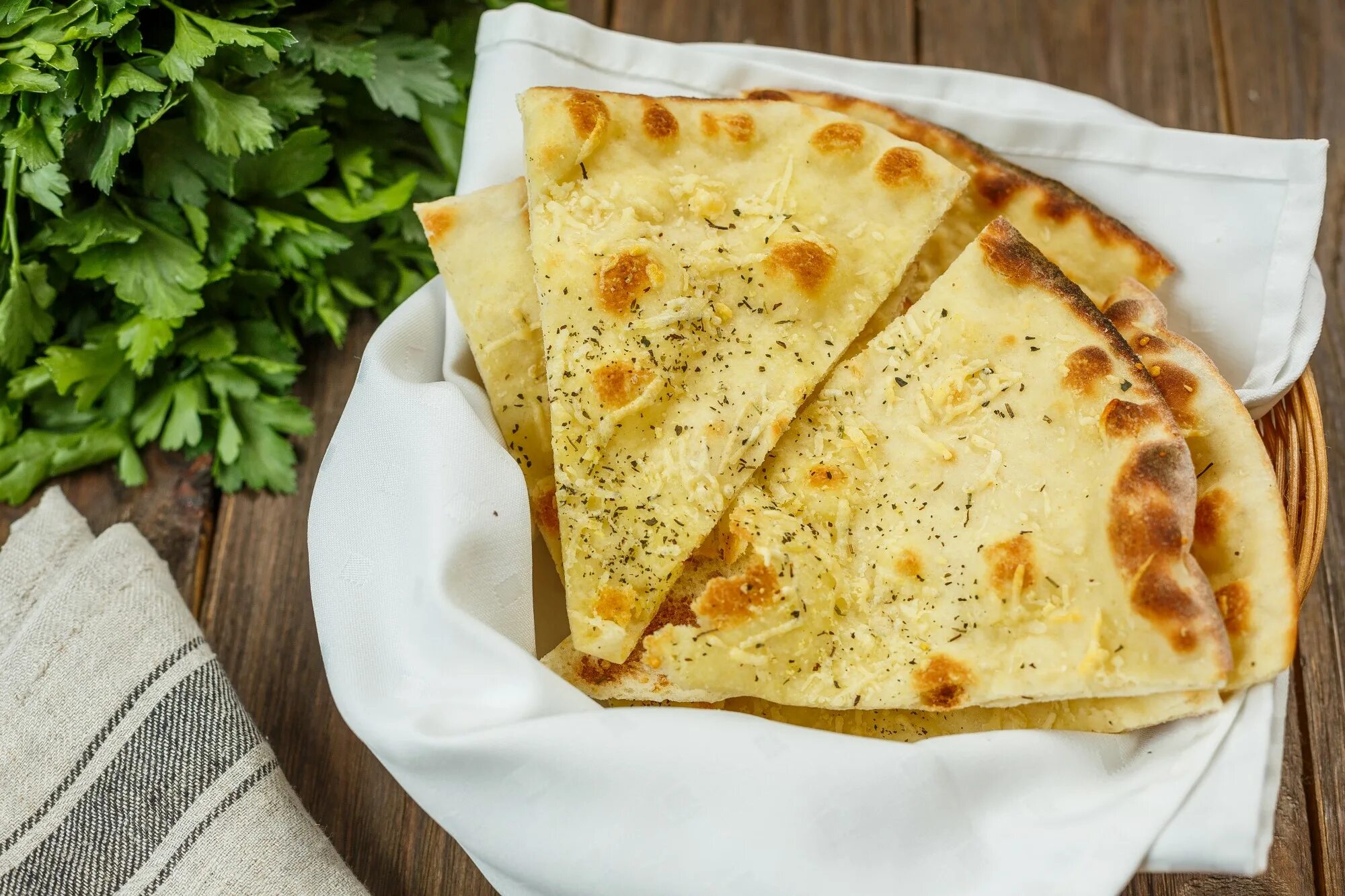 фокачча с орегано. пицца фокачча с пармезаном. итальянский хлеб фокачча. неаполитанская фокачча. фокачча с розмарином.