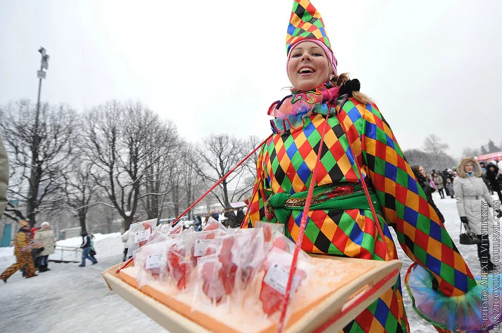 Масленица в москве. Масленица. Фестиваль масленица в москве. Сообщение о масленице. Украшение территории на масленицу.