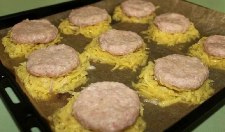 Драники с мясом колдуны. Драники с фаршем. Драники с фаршем в духовке рецепт. На стошке. Белорусские колдуны.