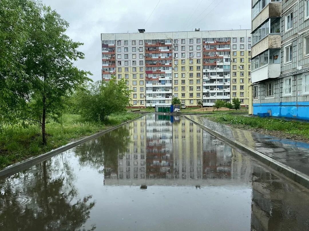 Сухой двор. Новые детские площадки. Мостик перед домом. Сухой двор. Благоустройство дворовых территорий воронеж.