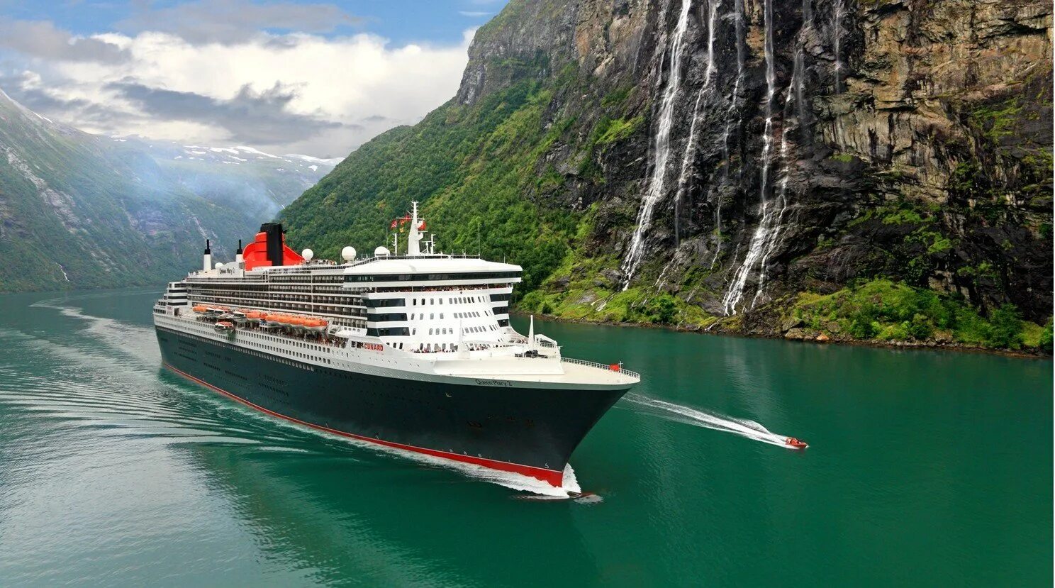 Лайнер Queen Mary 2. Лайнер Queen Mary. Круизный лайнер Queen Mary. Корабль Queen Mary 2 Капитан.