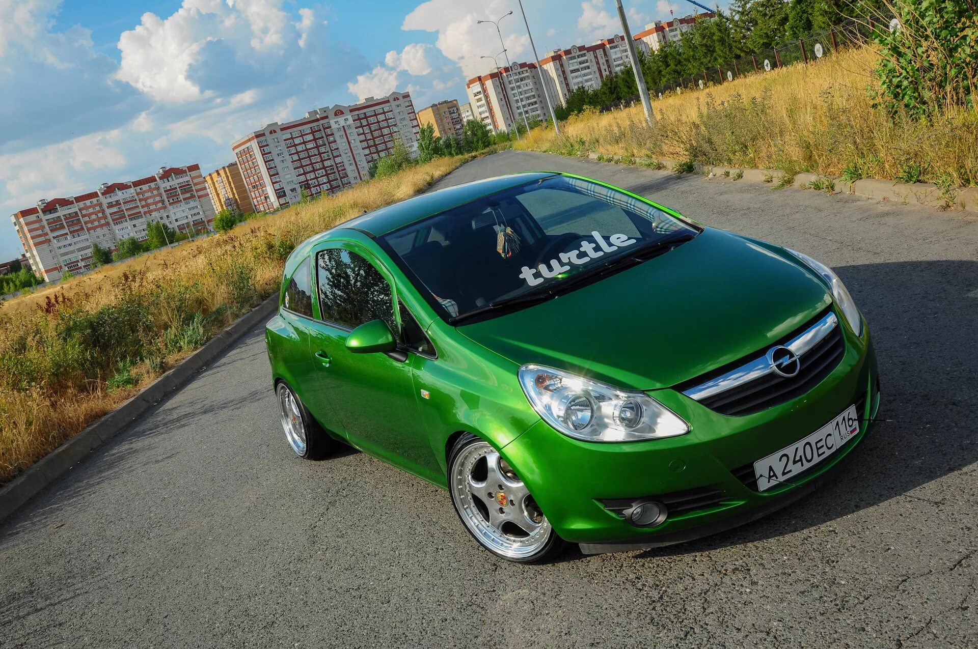 Куплю автомобиль татарстан. Opel Corsa stance. Corsa d stance зеленая. Opel Corsa c stance. Машина кузнечик.