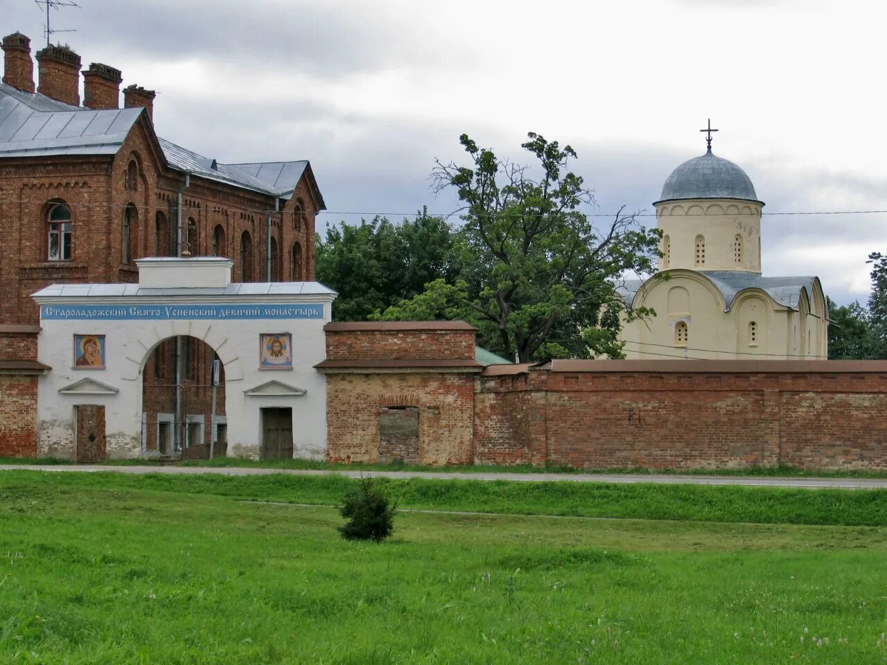 Староладожский монастырь старая ладога. Староладожский мужской монастырь. Староладожский монастырь старая ладога. Староладожский монастырь старая ладога. Староладожский монастырь старая ладога.
