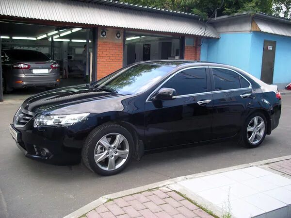 Тонировка хонда. Honda Accord 8 тонированный. Honda Accord 2008 черная тонированная. Хонда Аккорд 8 без тонировки. Honda Accord 8 тонировка.