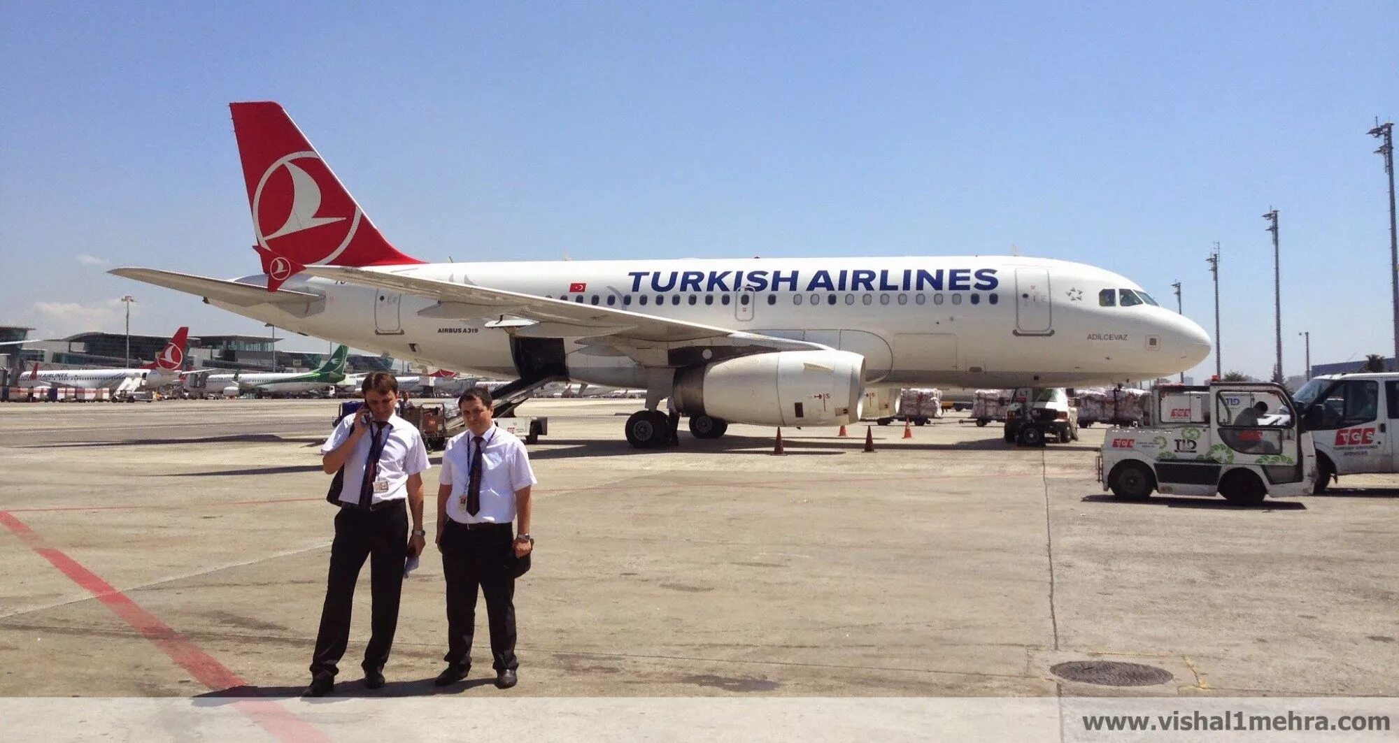 Turkey co. Туркиш аирленд. A319 Turkish Airlines. Аэропорт Turkish Airlines. Пилот Туркиш Эйрлайнс.