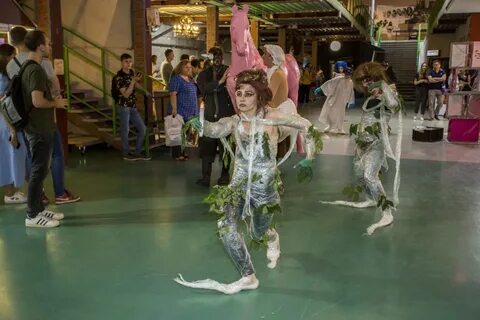Устроила шоу