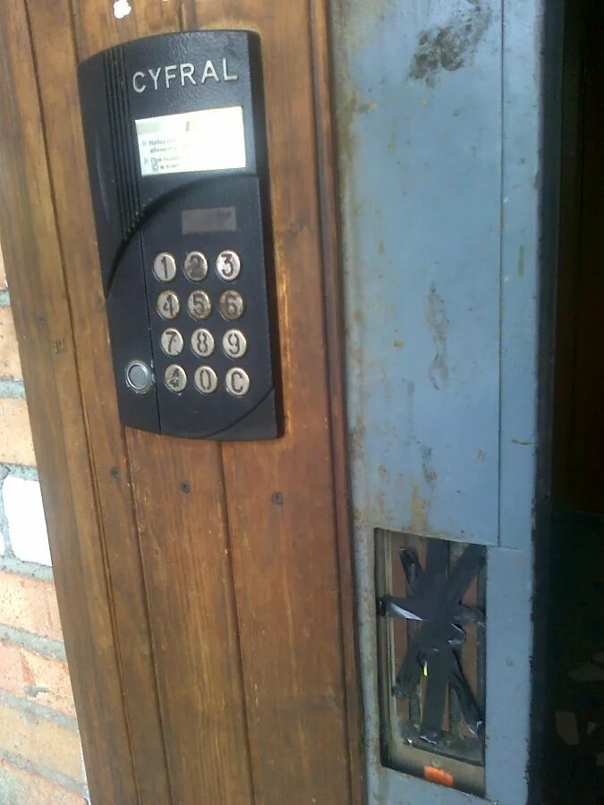 Домофон ростех. Подъездный домофон vizit. Бывший сделал домофон. Домофон импульс 40д-1. Домофон визит бвд-341.