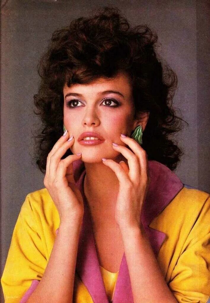 Стиль восьмидесятых. Kelly актриса 80е. стиль vogue 70х-80х. причёски 80-х. причёски 80-х годов женские.