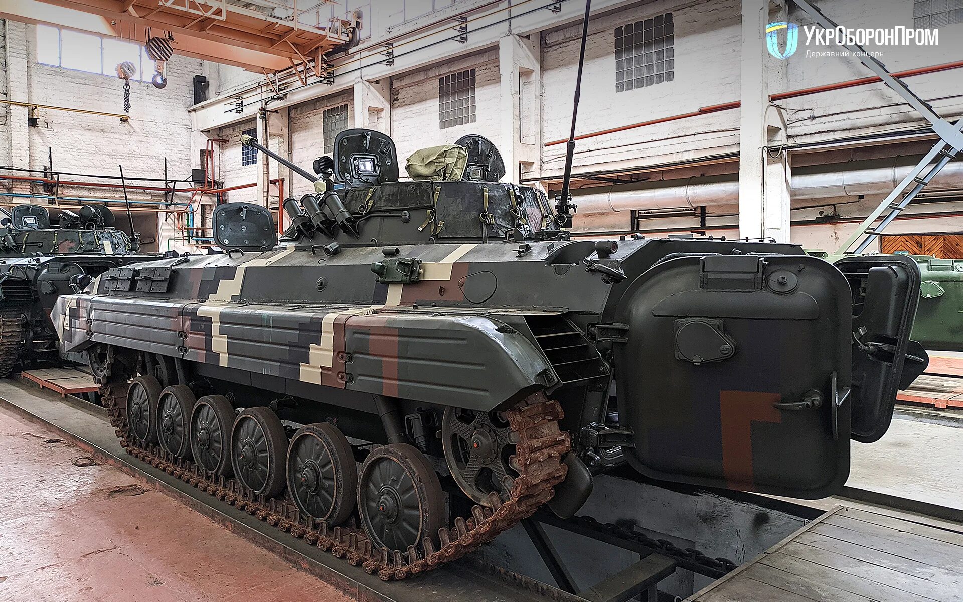 Николаевский бронетанковый. 560 бтрз. Харьковский бронетанковый ремонтный завод. Николаевский бронетанковый завод. Брдм-2 всу украины.