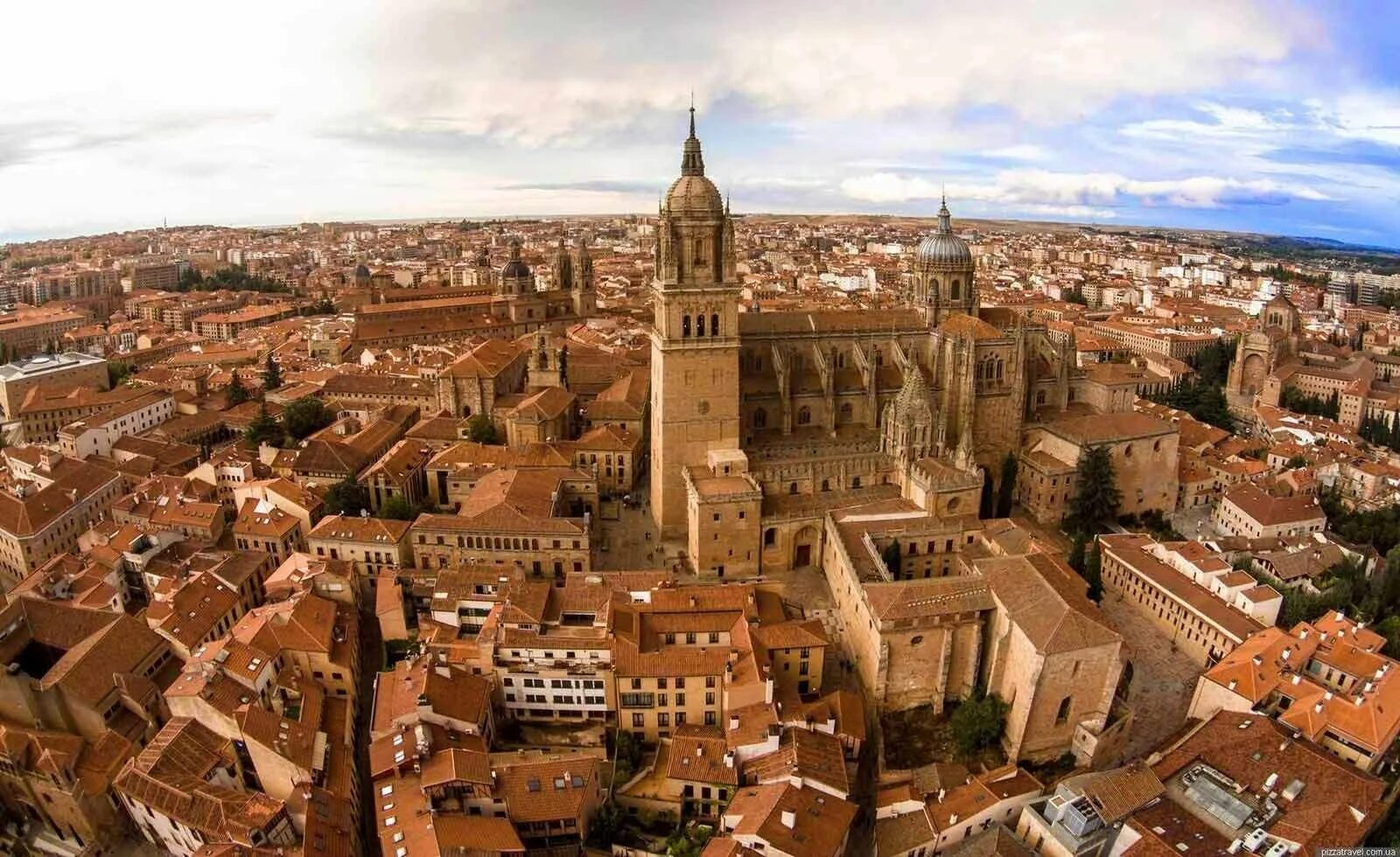 Город Саламанка в Испании. Исторический центр Саламанки в Испании. Старый город в Саламанке. Город центр возрождения