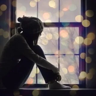 Плачешь у окна по нему скучаешь