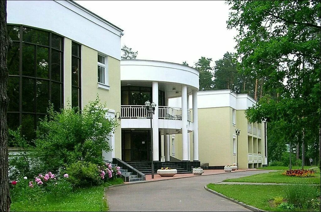 Санаторий ближнее подмосковье. Оркестра ока спа резорт. Оздоровительный комплекс клязьма. Поселок санатория подмосковье домодедово. Отель каширские роднички.
