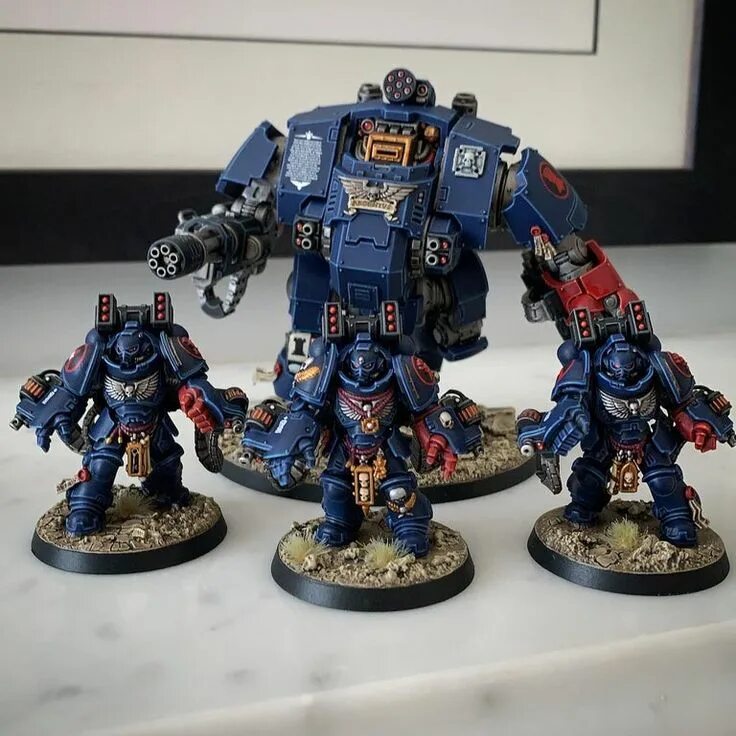 Багровые кулаки Warhammer 40000. Багровые кулаки Warhammer 40000 миниатюры. Багровые кулаки Примарис. Вархаммер 40000 Багровые кулаки.